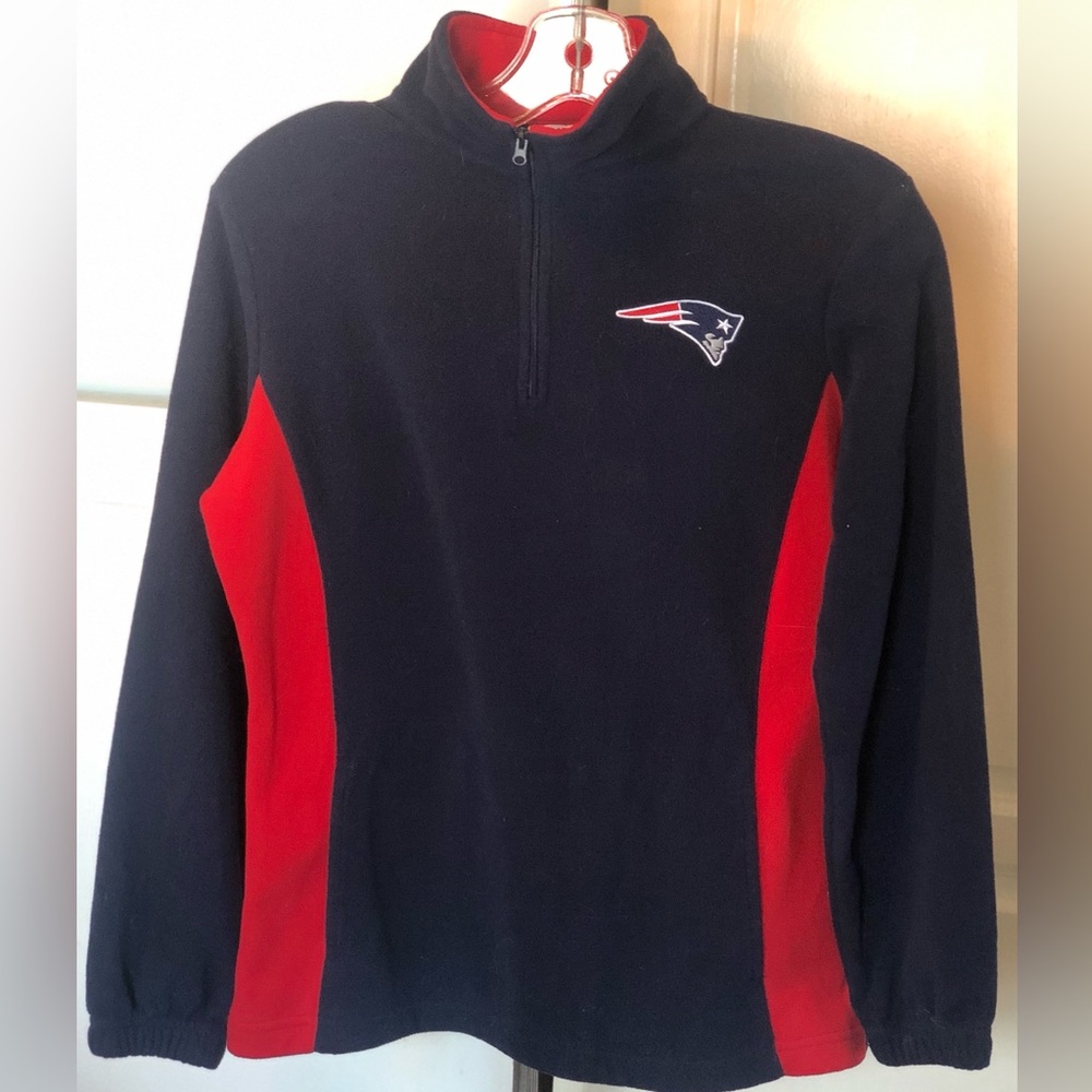 Size small women’s New England Patriots zip up sweater